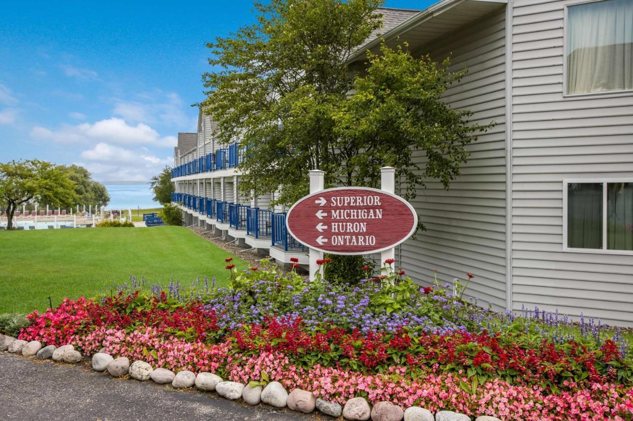 Best Western Harbour Pointe Lakefront Saint Ignace Exterior foto